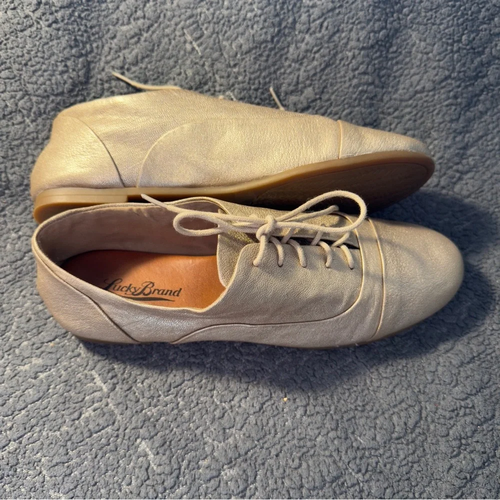 Lucky Brand Women's Gold Leather Oxford shoes, women’s 6 - Picture 1 of 9